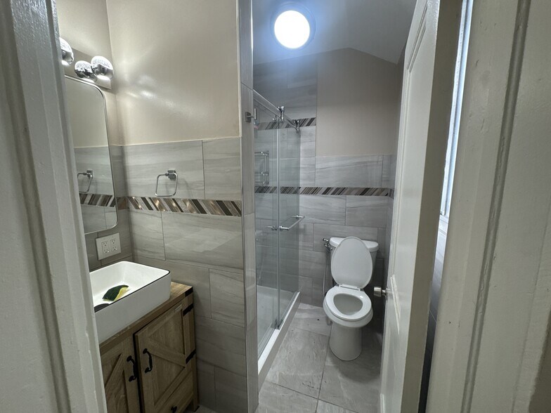 More Photos Of 2361 Scarff St., Los Angeles Multifamily For Sale