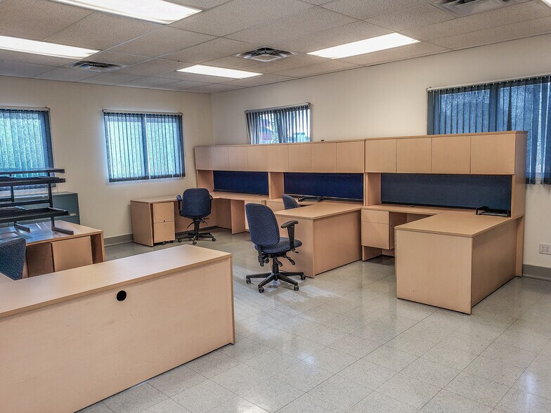 More Photos Of 7622 18th St NW, Edmonton Manufacturing For Lease