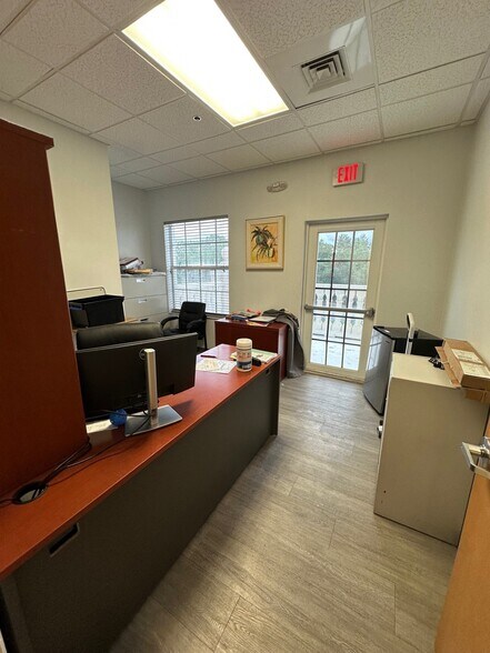 More Photos Of 842 Sunset Lake Blvd, Venice Medical For Lease