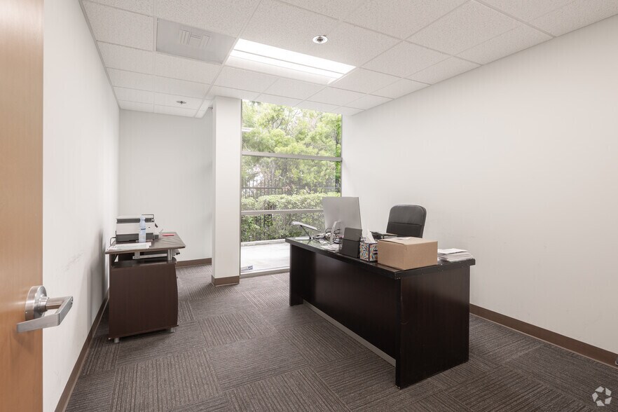 More Photos Of 61 Post, Irvine Flex For Sale