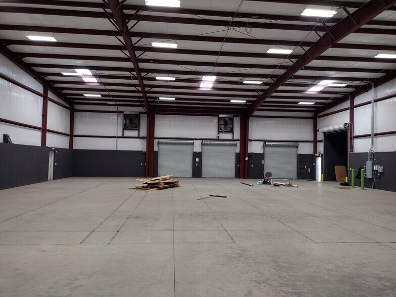 More Photos Of 4211 Jvl Industrial Park Dr, Marietta Warehouse For Lease