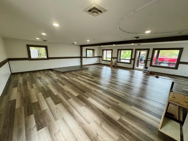 More Photos Of 3900 E First St, Blue Ridge Office Residential For Lease