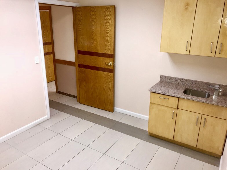 More Photos Of 1314 Rockaway Pkwy, Brooklyn Medical For Lease