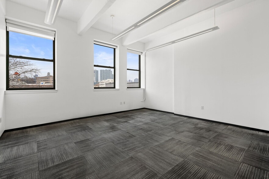 More Photos Of 11-17 43rd Ave, Long Island City Office For Lease