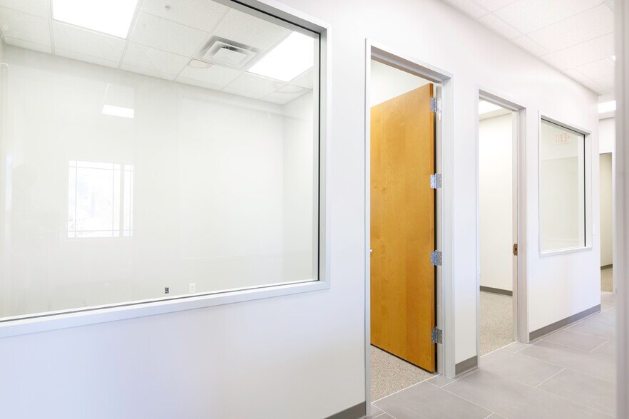 More Photos Of 10575 N 114th St, Scottsdale Office For Sale