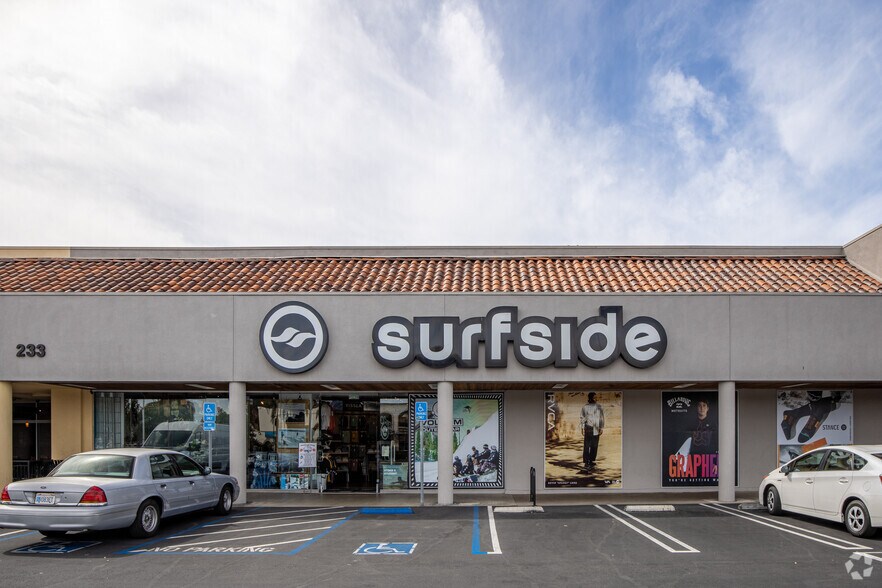 More Photos Of 211-233 E 17th St, Costa Mesa Storefront For Lease