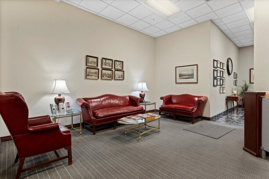 More Photos Of 200 S 6th St, Springfield Office For Lease