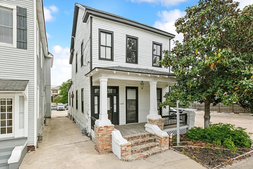 More Photos Of 624 Saint Ferdinand St, New Orleans Office For Sale