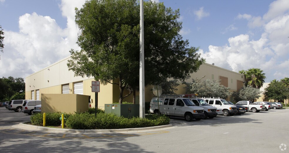 More Photos Of 3700-3718 SW 30th Ave, Fort Lauderdale Warehouse For Sale