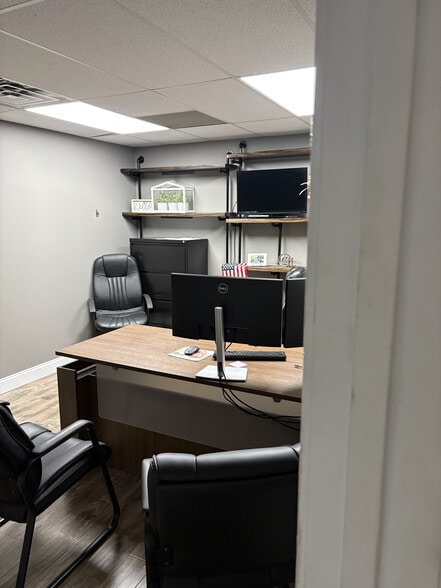 More Photos Of 1818 Scherer Pky, Saint Charles Warehouse For Sale