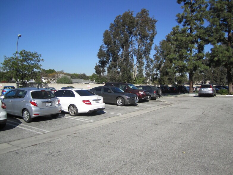 More Photos Of 10451-10463 W Jefferson Blvd, Culver City Warehouse For Lease