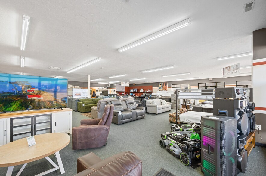 More Photos Of 8826 34 Rd, Cadillac Storefront For Sale