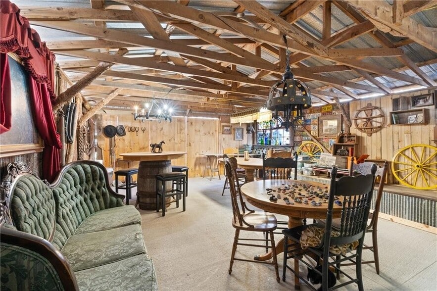 More Photos Of 1387 County Road 306, Berryville Hospitality For Sale