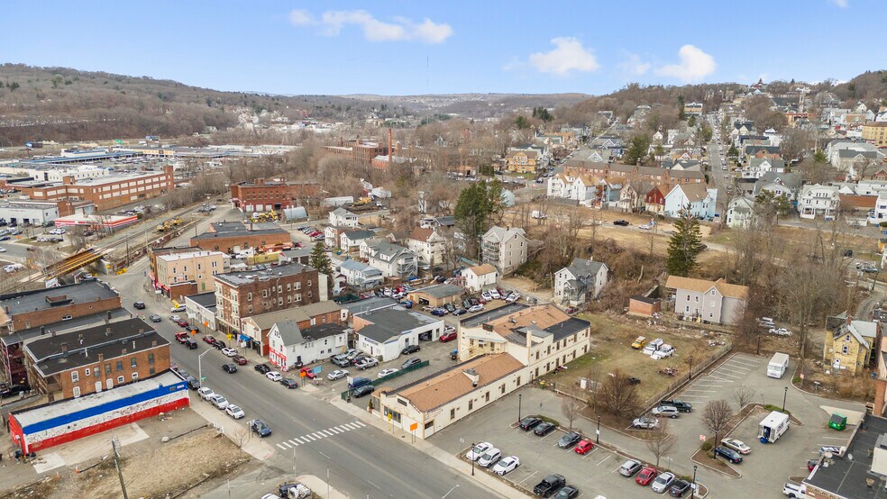 More Photos Of 428 W Main St, Waterbury Storefront For Sale