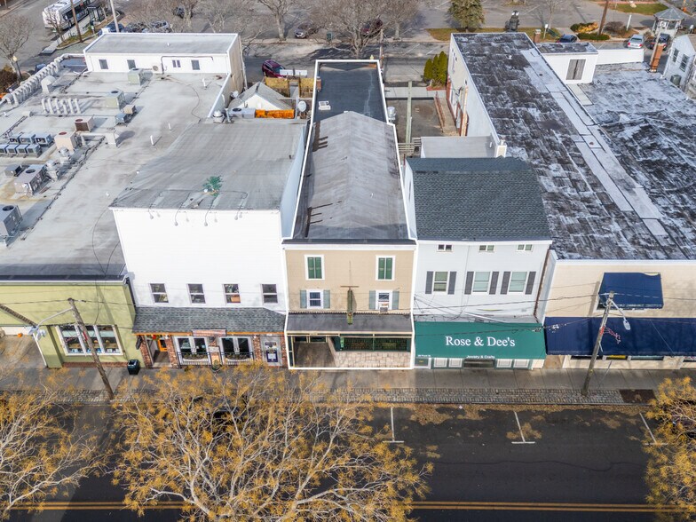 More Photos Of 30-32 Front St, Greenport Storefront Retail Residential For Sale