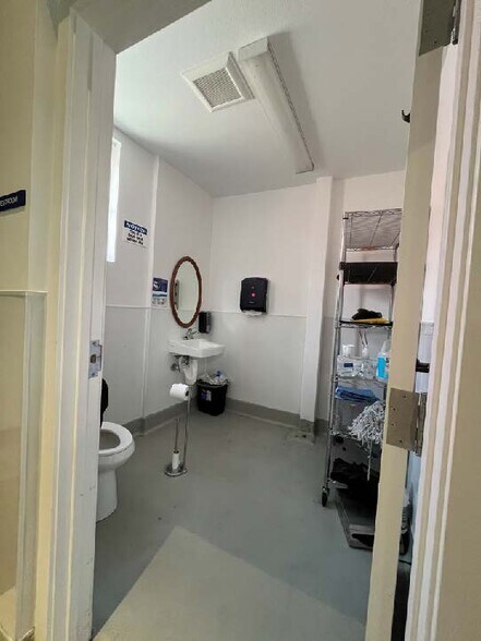 More Photos Of 2575 San Pablo Ave, Berkeley Freestanding For Lease