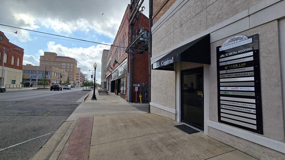 More Photos Of 1 E Central Ave, Temple Office For Lease