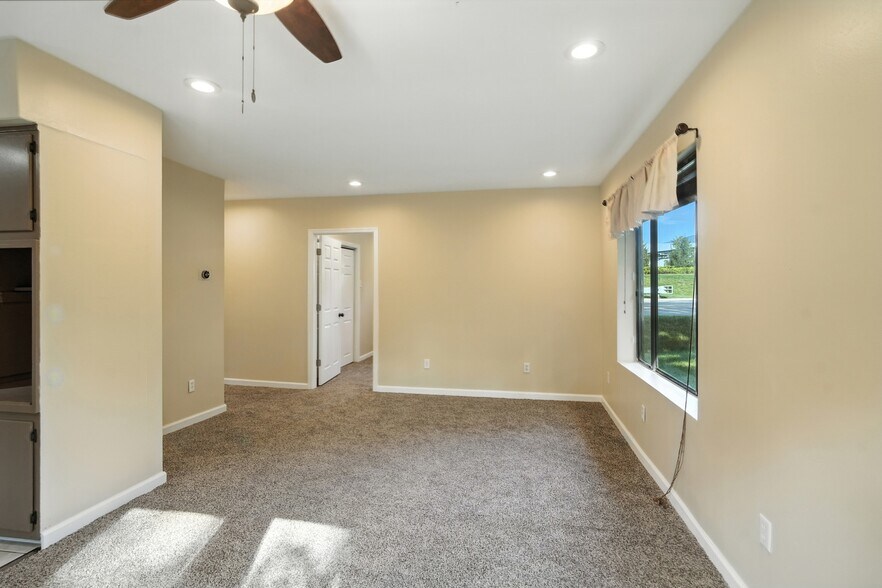 More Photos Of 7826 Columbia Rd, Maineville Office For Sale