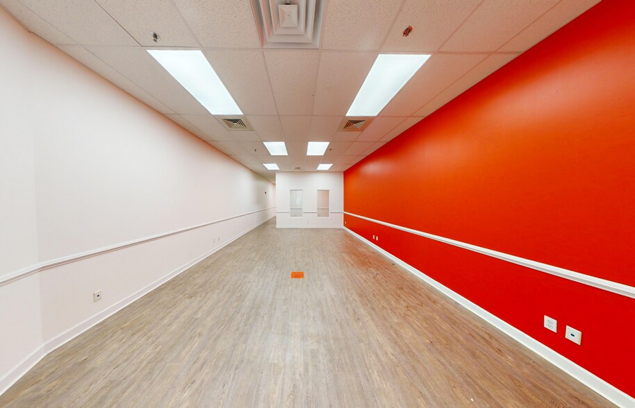 More Photos Of 312 S Jefferson St, Roanoke Storefront Retail Office For Lease