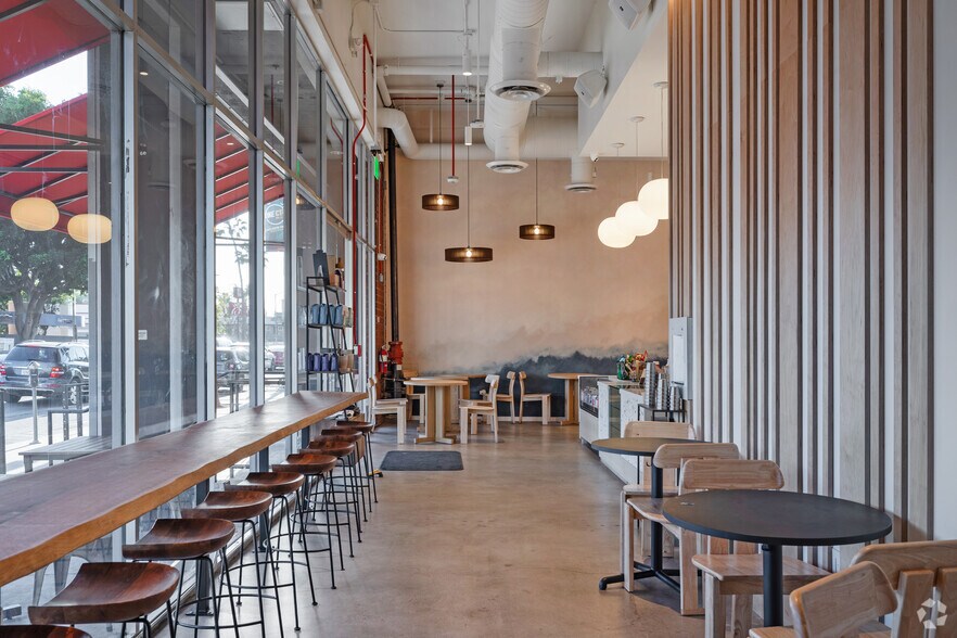 More Photos Of 6725 W Sunset Blvd, Los Angeles Office For Lease