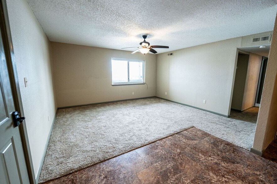 More Photos Of 300 E Windsor, Arkansas City Apartments For Sale