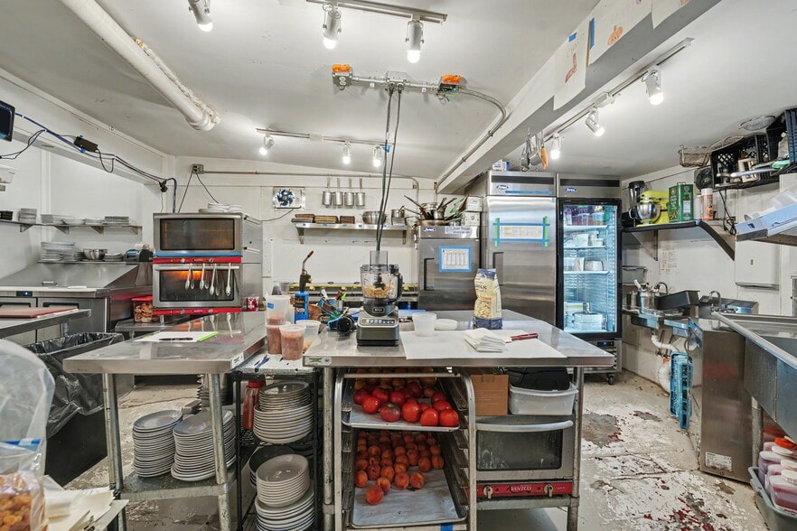 More Photos Of 2312 Abercorn St, Savannah Storefront Retail Residential For Sale