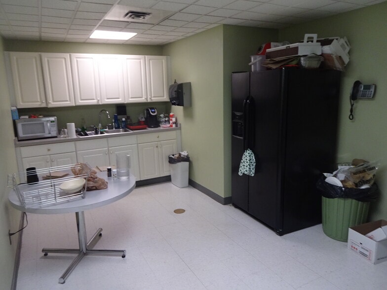 More Photos Of 6810 Maccorkle Ave, Charleston Office For Sale