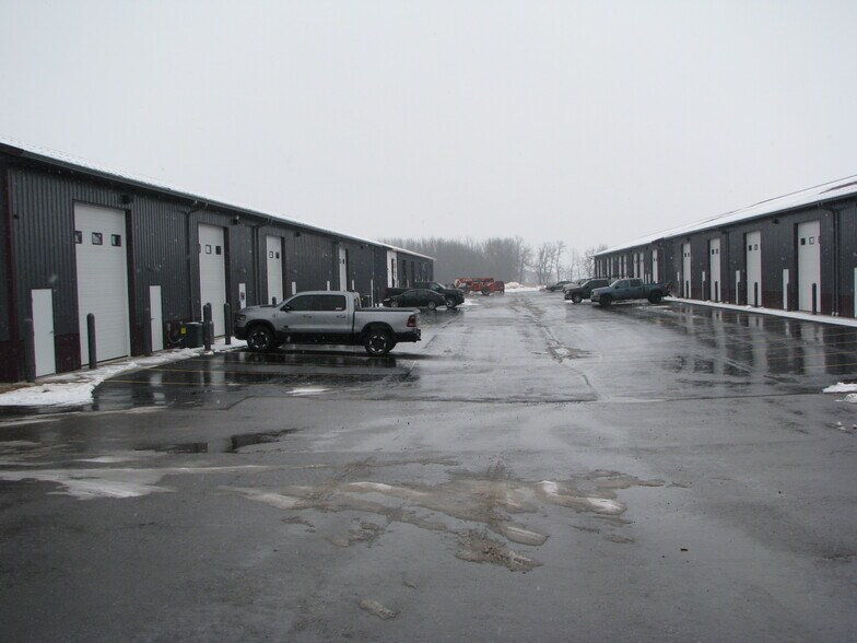 More Photos Of 3862 Norrie Dr, New Franken Showroom For Lease