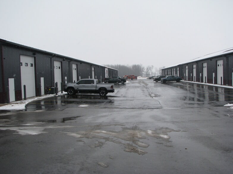 More Photos Of 3862 Norrie Dr, New Franken Showroom For Lease