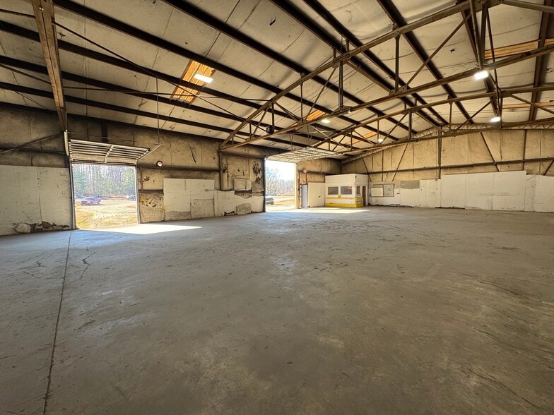 More Photos Of 257 Grove Ct, Thomasville Warehouse For Lease