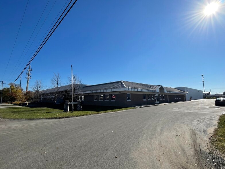 More Photos Of 2325 Sybrant Rd, Traverse City Warehouse For Lease