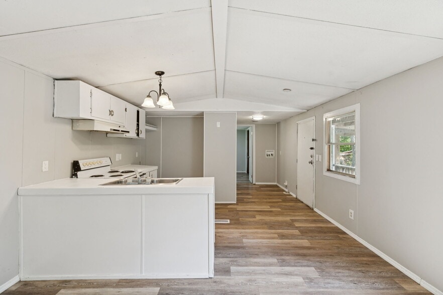 More Photos Of 9314 Beeler Ct, Bon Aqua Manufactured Housing Mobile Home Park For Sale