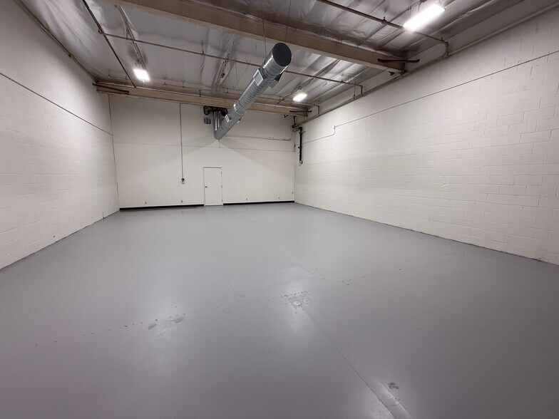 More Photos Of 1811 W Magnolia Blvd, Burbank Office For Lease