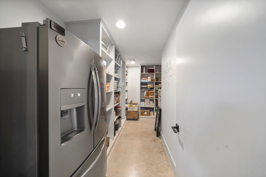 More Photos Of 12726 Moon Rd, Willis Loft Creative Space For Sale