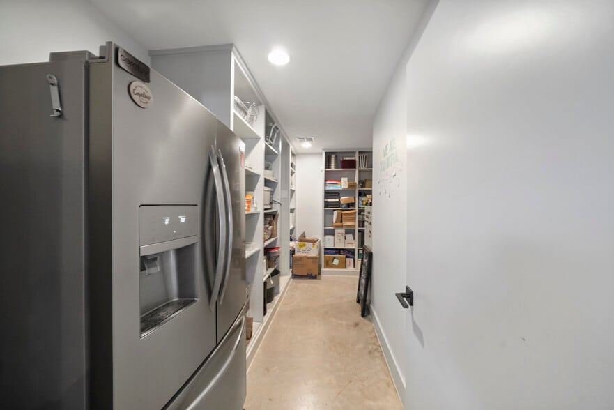 More Photos Of 12726 Moon Rd, Willis Loft Creative Space For Lease