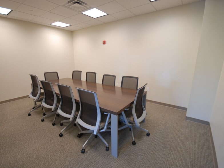 More Photos Of 2255 Wealthy St SE, Grand Rapids Unknown For Lease