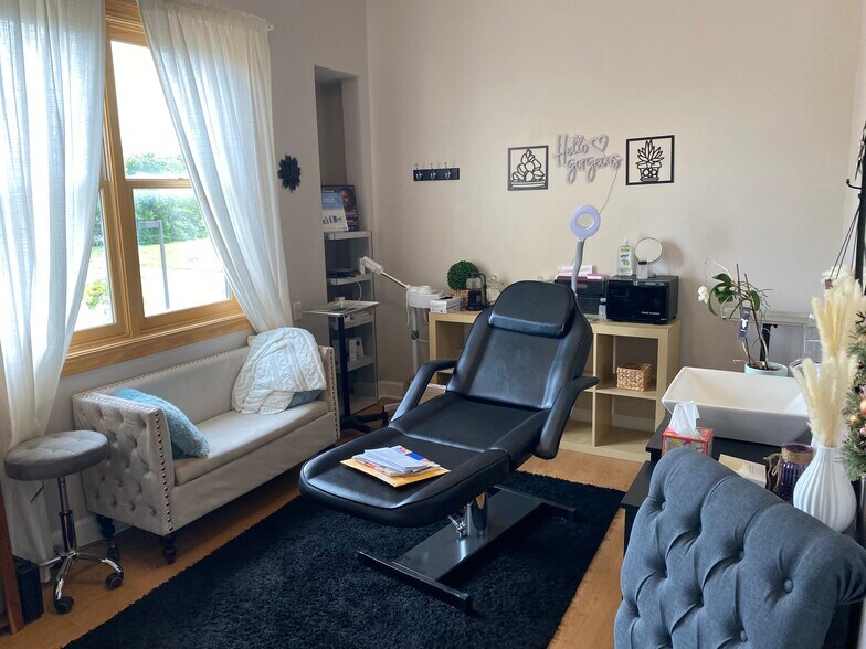 More Photos Of 350 SW Greenwich Dr, Lee's Summit Storefront Retail Office For Sale