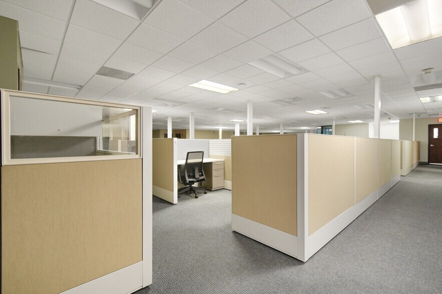 More Photos Of 9512 Sunbeam Center Dr, Jacksonville Office For Lease