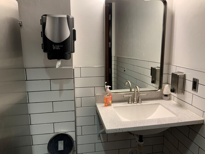 More Photos Of 5538 N 7th St, Phoenix Restaurant For Lease