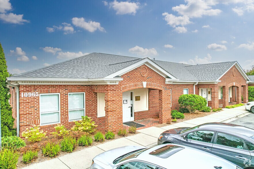 Primary Photo Of 10965 Winds Crossing Dr, Charlotte Medical For Sale