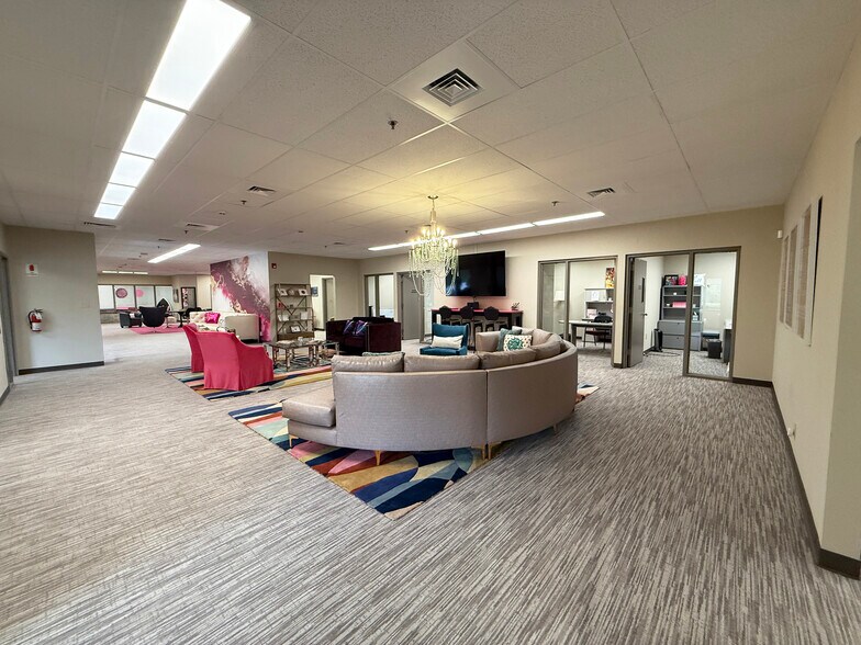 More Photos Of 2020 Highland Ave, Bethlehem Distribution For Lease