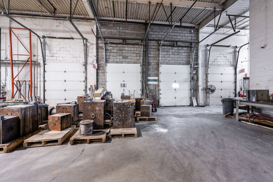More Photos Of 1170 Ave 50th, Montréal Warehouse For Sale