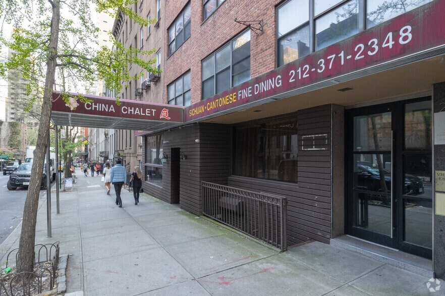 More Photos Of 216 E 49th St, New York Office For Lease
