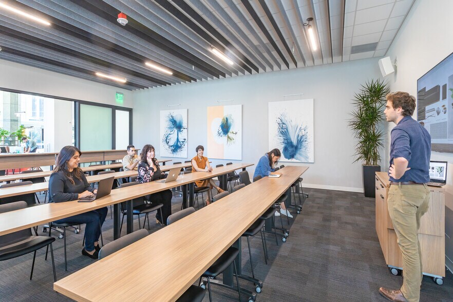 More Photos Of 350 S Grand Ave, Los Angeles Office For Lease