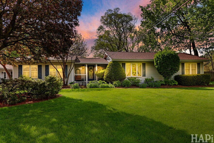 More Photos Of 4403 S Roberts Rd, Island Lake Veterinarian Kennel For Sale