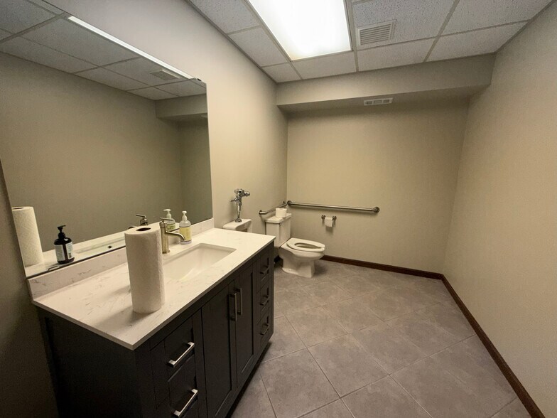 More Photos Of 8767 N 32nd St, Richland Warehouse For Sale