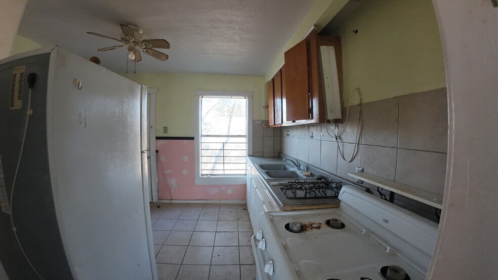More Photos Of 401 Natalen Ave, San Antonio Multifamily For Sale