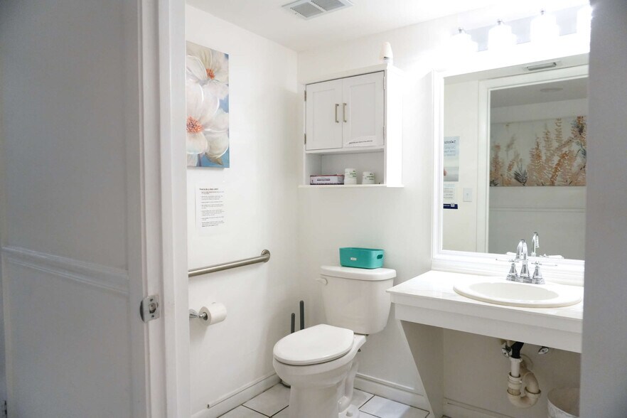 More Photos Of 1617 S Tuttle Ave, Sarasota Medical For Sale
