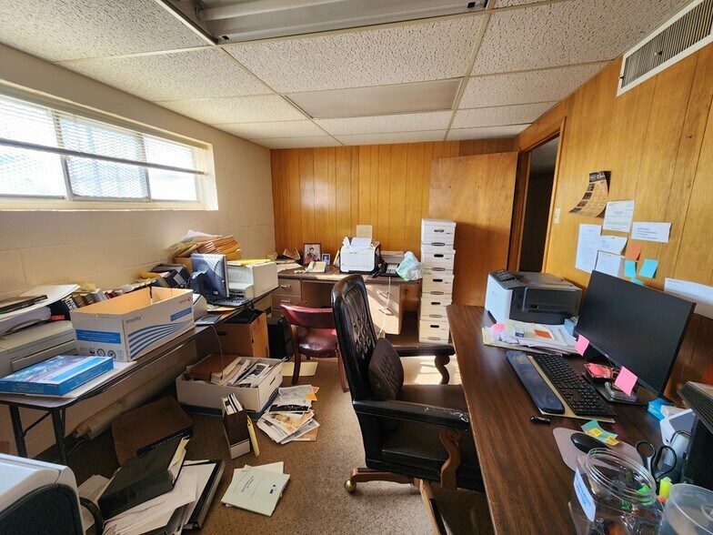 More Photos Of 420 S Cypress St, Pecos Office For Sale