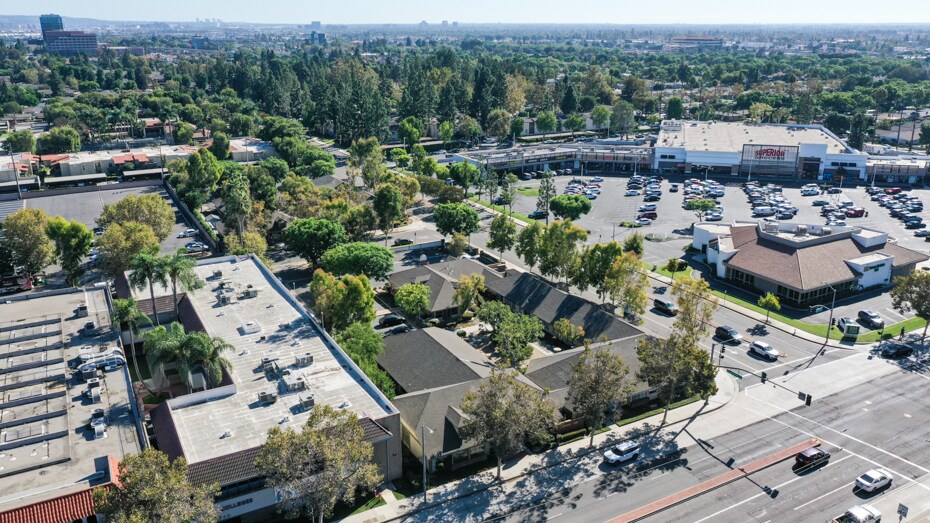 More Photos Of 1810 E 17th St, Santa Ana Medical For Lease